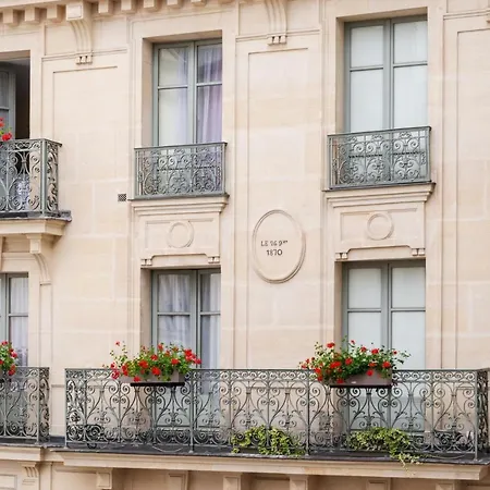 Aston Paris