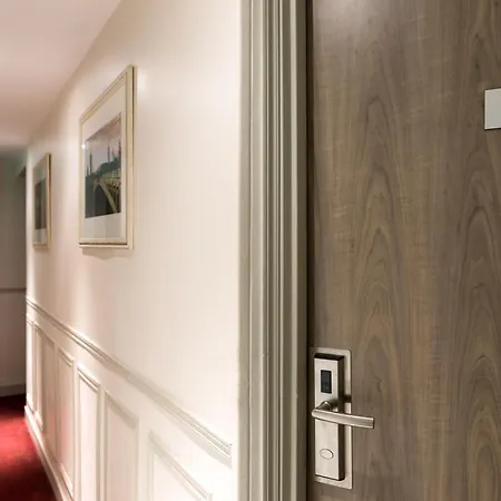 Aston Hotel